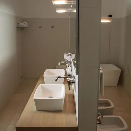 Cavour Et Des Officiers Hotell