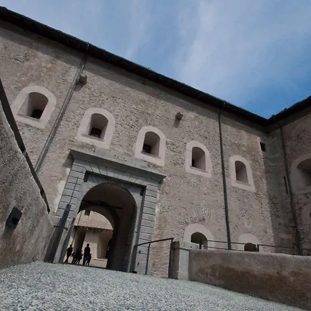 Cavour Et Des Officiers 3*