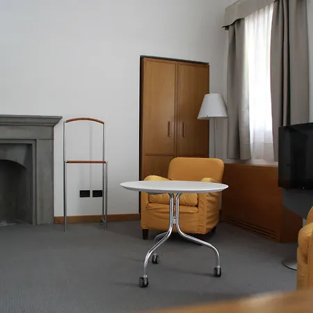 Отель Cavour Et Des Officiers