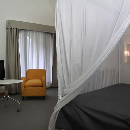 Cavour Et Des Officiers