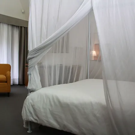 Cavour Et Des Officiers 3* Bard