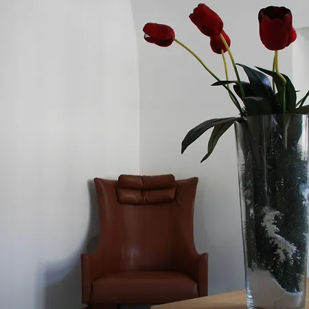 Cavour Et Des Officiers Отель