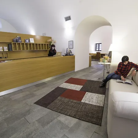 Cavour Et Des Officiers Hotell Bard