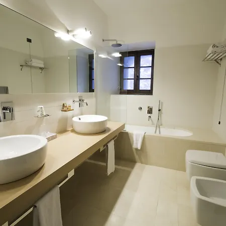 Cavour Et Des Officiers