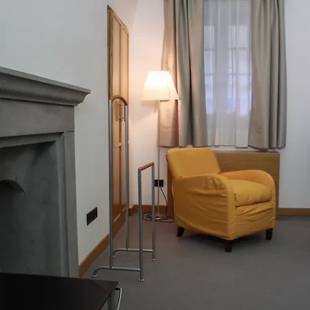 Cavour Et Des Officiers Бар