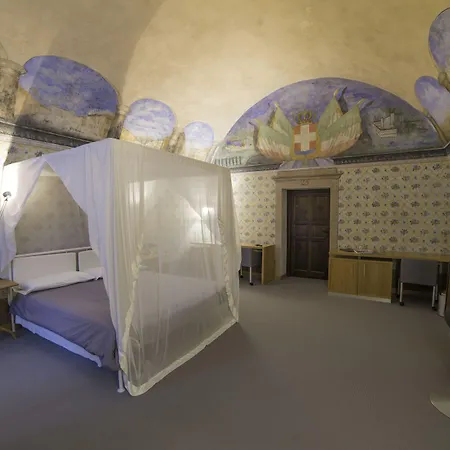 Cavour Et Des Officiers Hotel