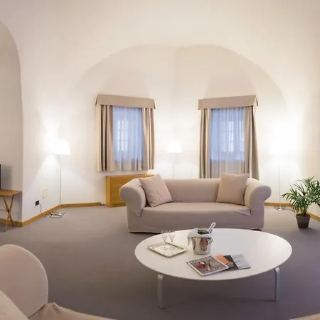 Cavour Et Des Officiers Отель 3*