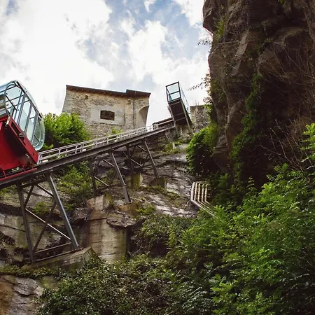 Cavour Et Des Officiers 3*