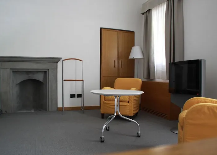 Cavour Et Des Officiers Hotel