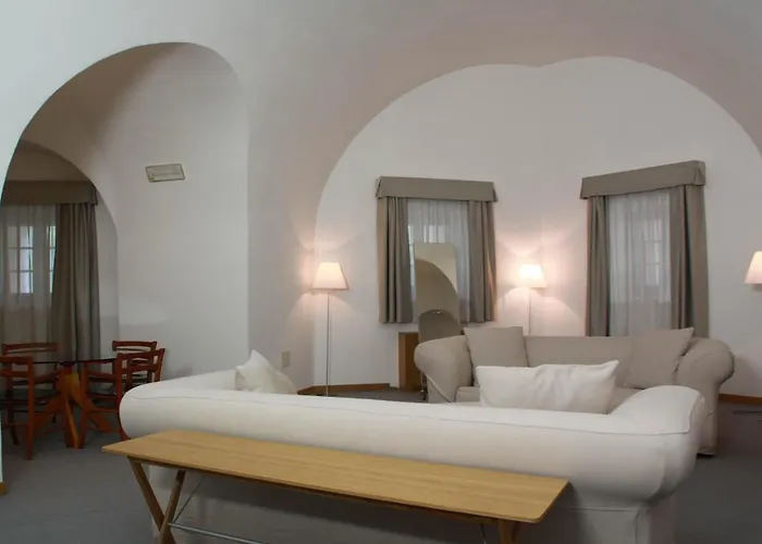 Cavour Et Des Officiers 3* Bard