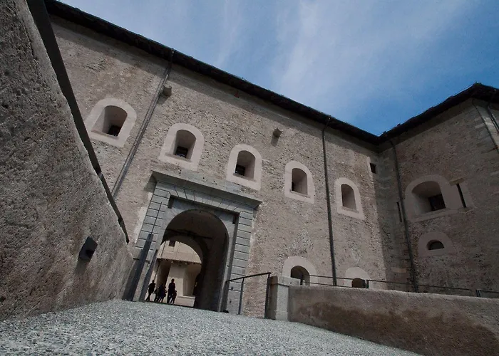 Cavour Et Des Officiers 3*