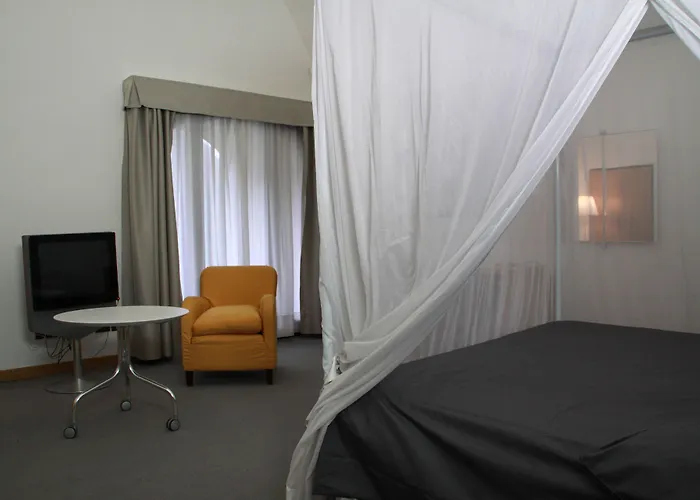 Cavour Et Des Officiers