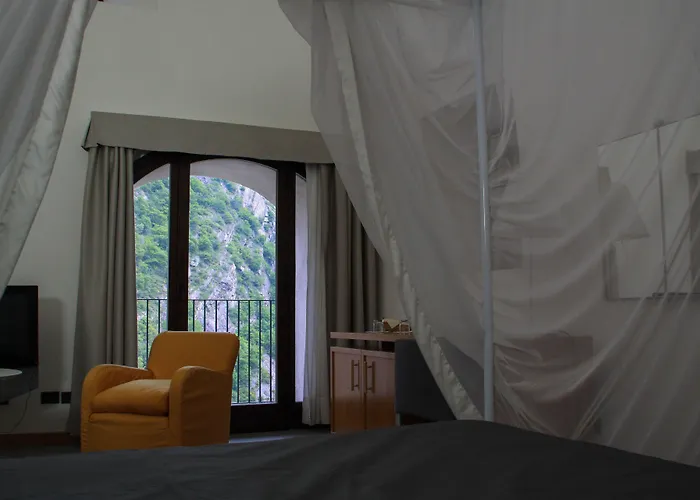 Hotel Cavour Et Des Officiers Bard