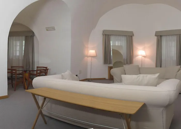 Cavour Et Des Officiers 3* Bard