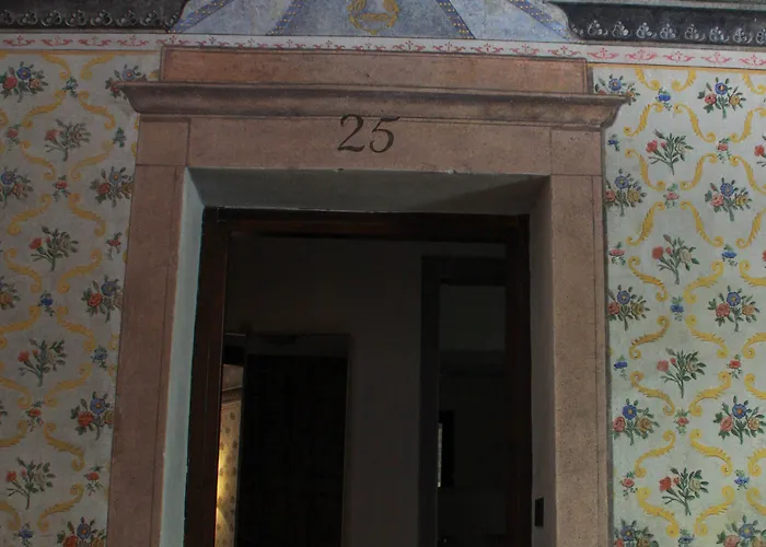 Cavour Et Des Officiers 3* Bard