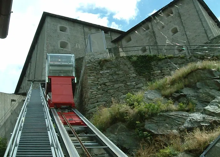 Cavour Et Des Officiers Hotel