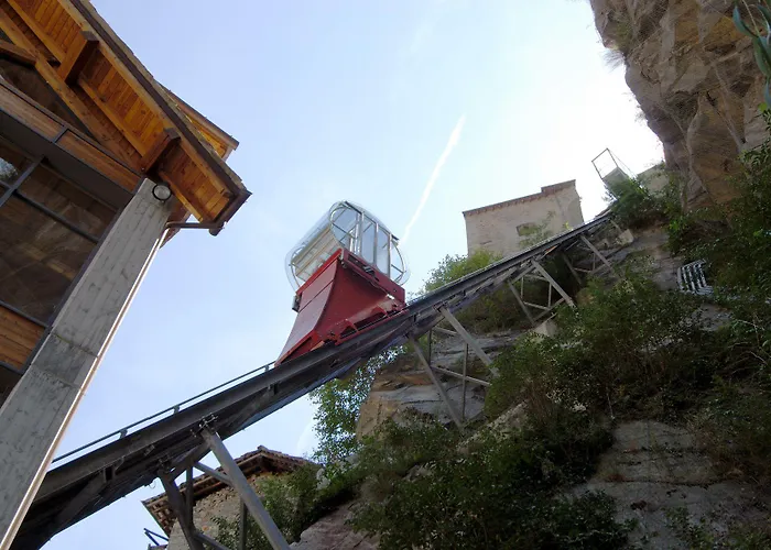 Cavour Et Des Officiers 3* Bard