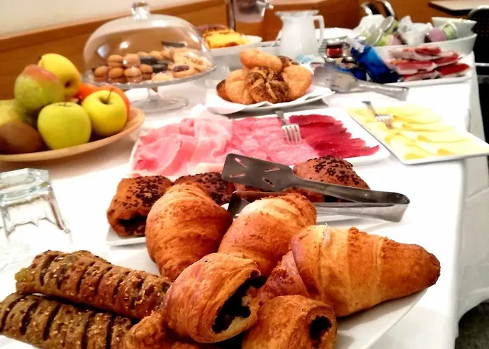 Cavour Et Des Officiers Hotel Bard