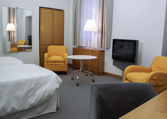 Cavour Et Des Officiers Hotel