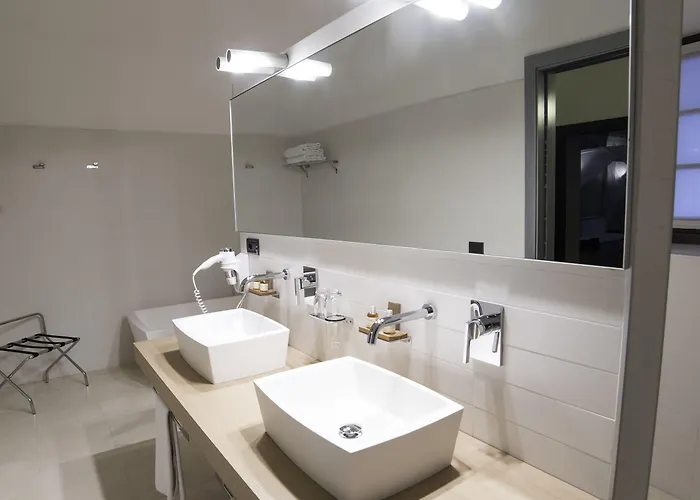 Cavour Et Des Officiers Hotel 3*