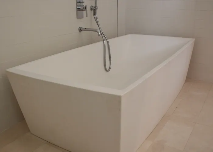 Cavour Et Des Officiers 3* Bard