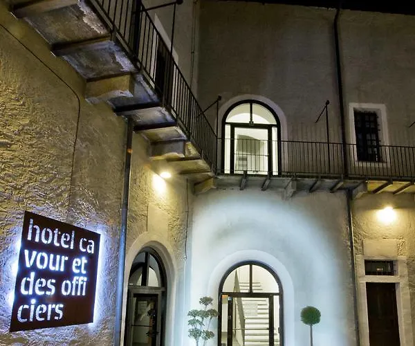 Cavour Et Des Officiers 3*