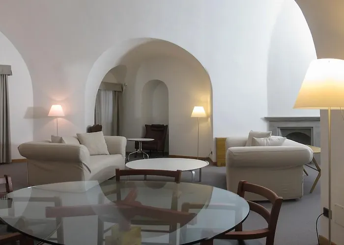 Cavour Et Des Officiers Hotel Bard