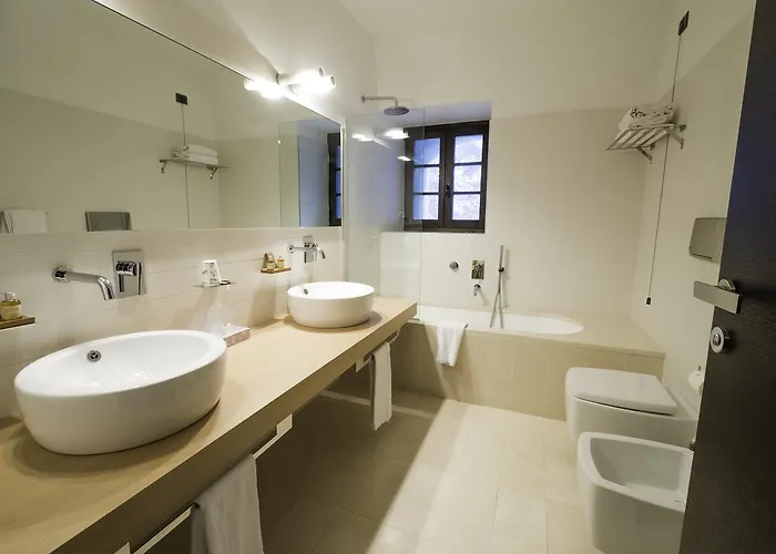 Cavour Et Des Officiers Bard