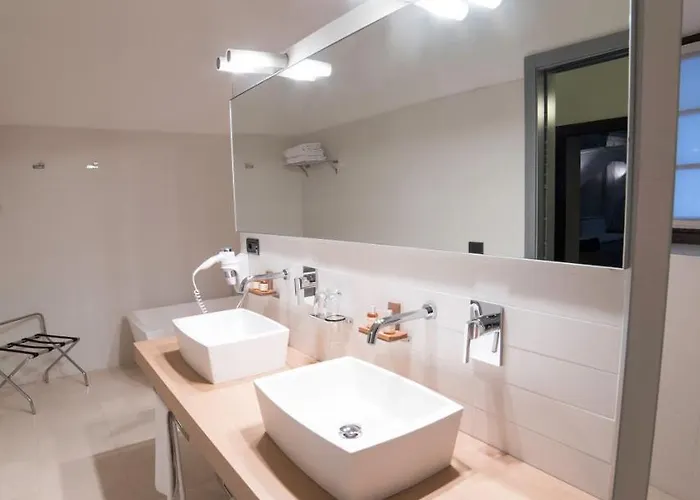 Cavour Et Des Officiers Bard